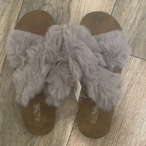 NWT NIKI GRAY FAUX FUR SLIPPER SLIDES 9